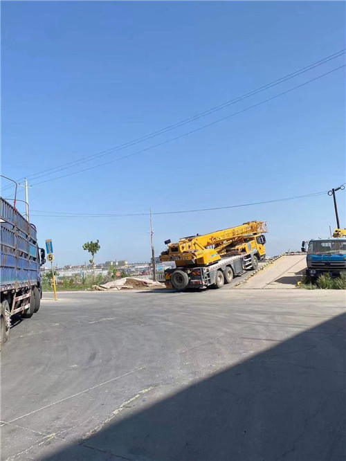 盘锦市25吨吊车的租赁价格大概是多少？